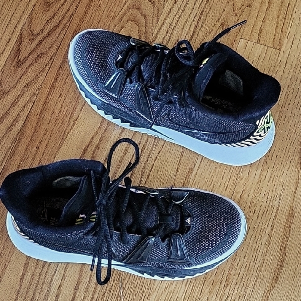 Nike Kyrie 7 Ripple Effect Sneakers